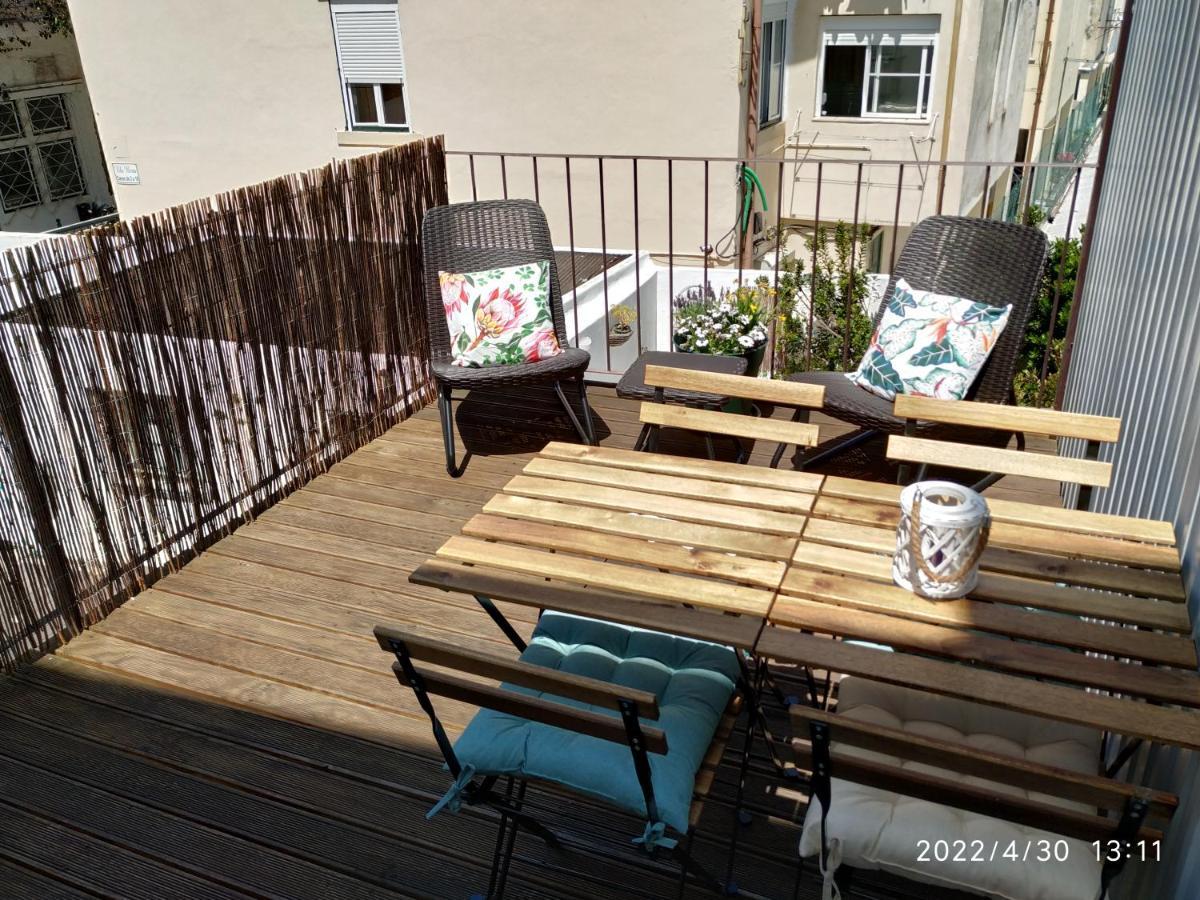 Appartement Retiro Da Graça: Stylish Sunny Apt With A Balcony Lisboa