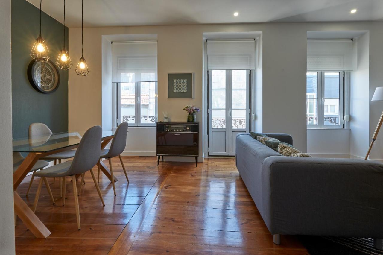 Appartement Retiro Da Graça: Stylish Sunny Apt With A Balcony Lisboa
