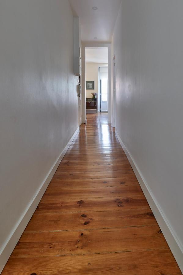 Appartement Retiro Da Graça: Stylish Sunny Apt With A Balcony Lisboa