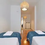 Retiro Da Graca: Stylish Sunny Apt With A Balcony